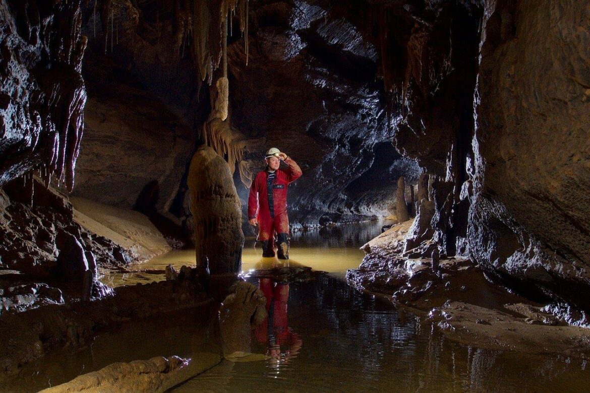 sp&eacute;l&eacute;o dans une cavit&eacute; souterraine